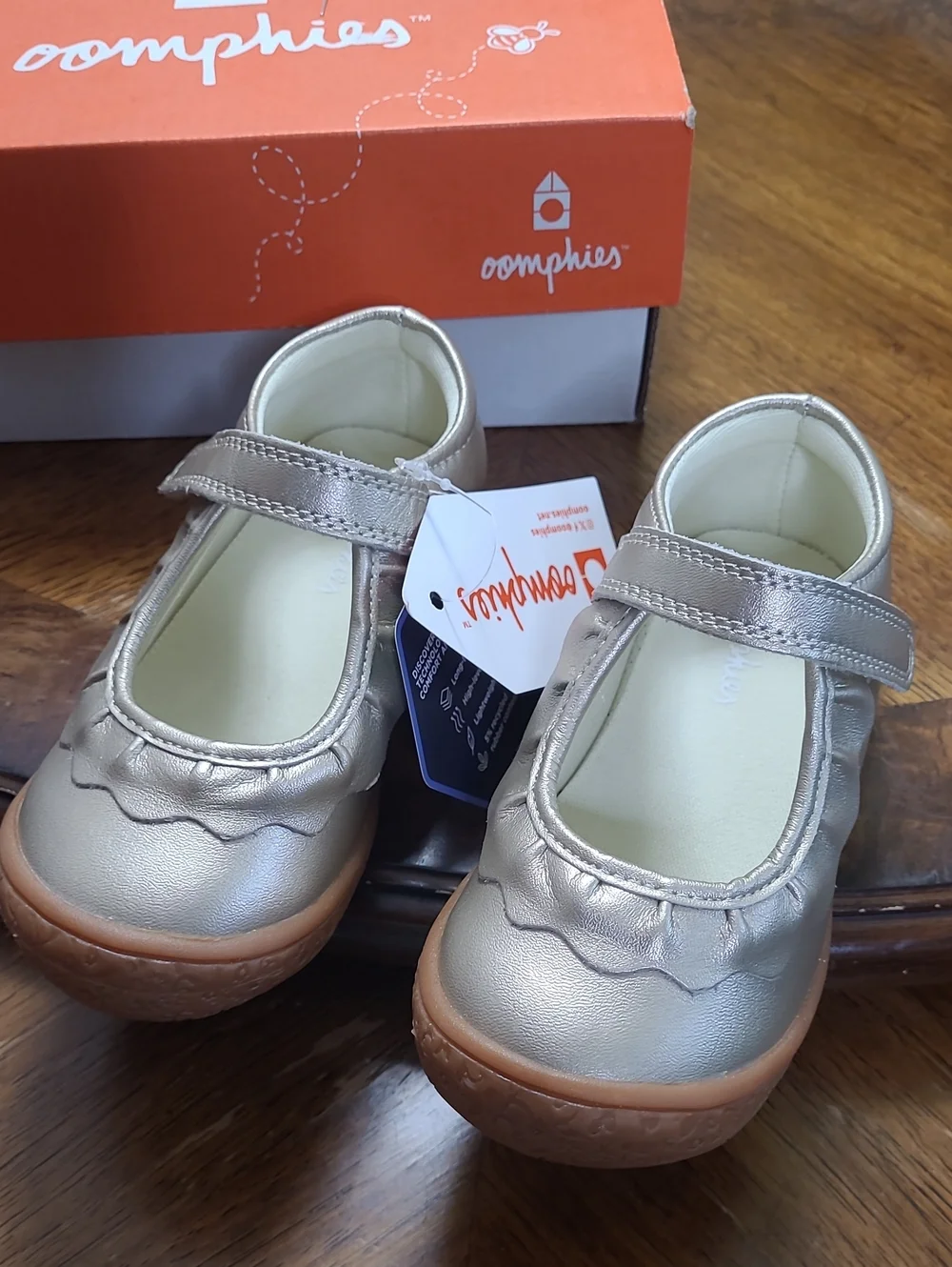 New in box! Oomphies Amina Girls 9 Leather Metallic Gold Ruffle Toddler Shoes